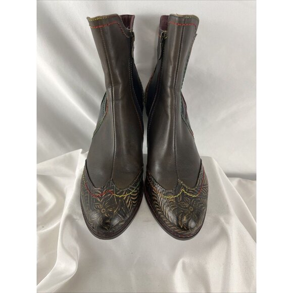 Multicolor Ankle Boots with Intricate Patterns - Picture 7 of 16